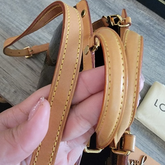 Louis Vuitton Brea MM - Picture 13 of 13